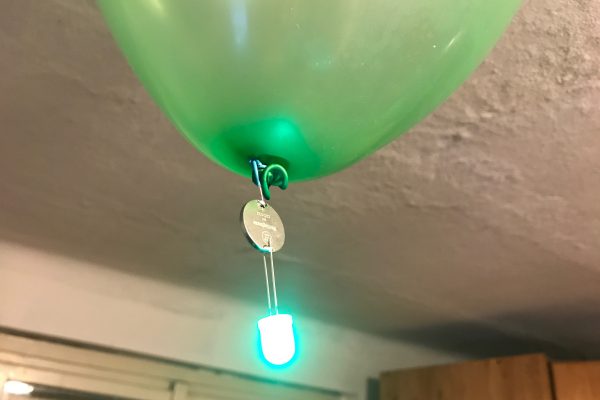 Balonek unese LEDku