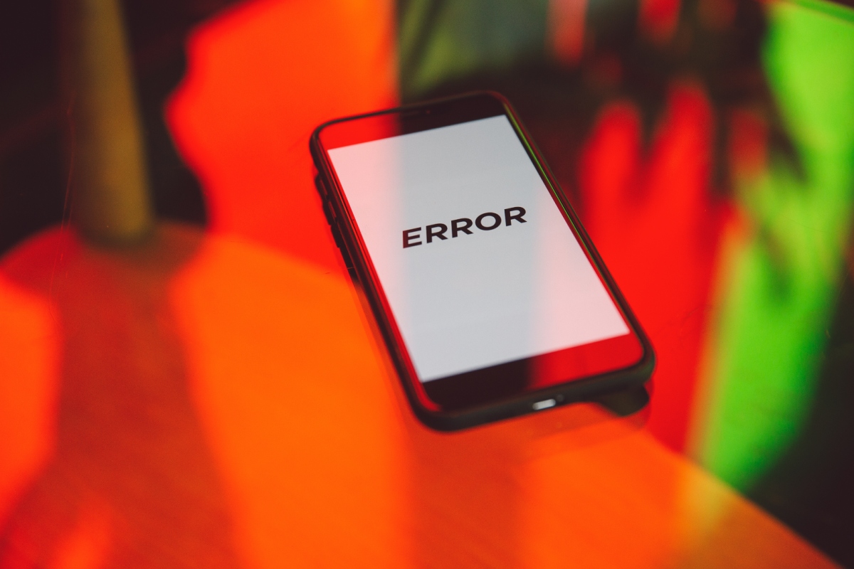 Vaše „aplikace neodpovídá“? Hrozí vám propad v Google Play a App Store