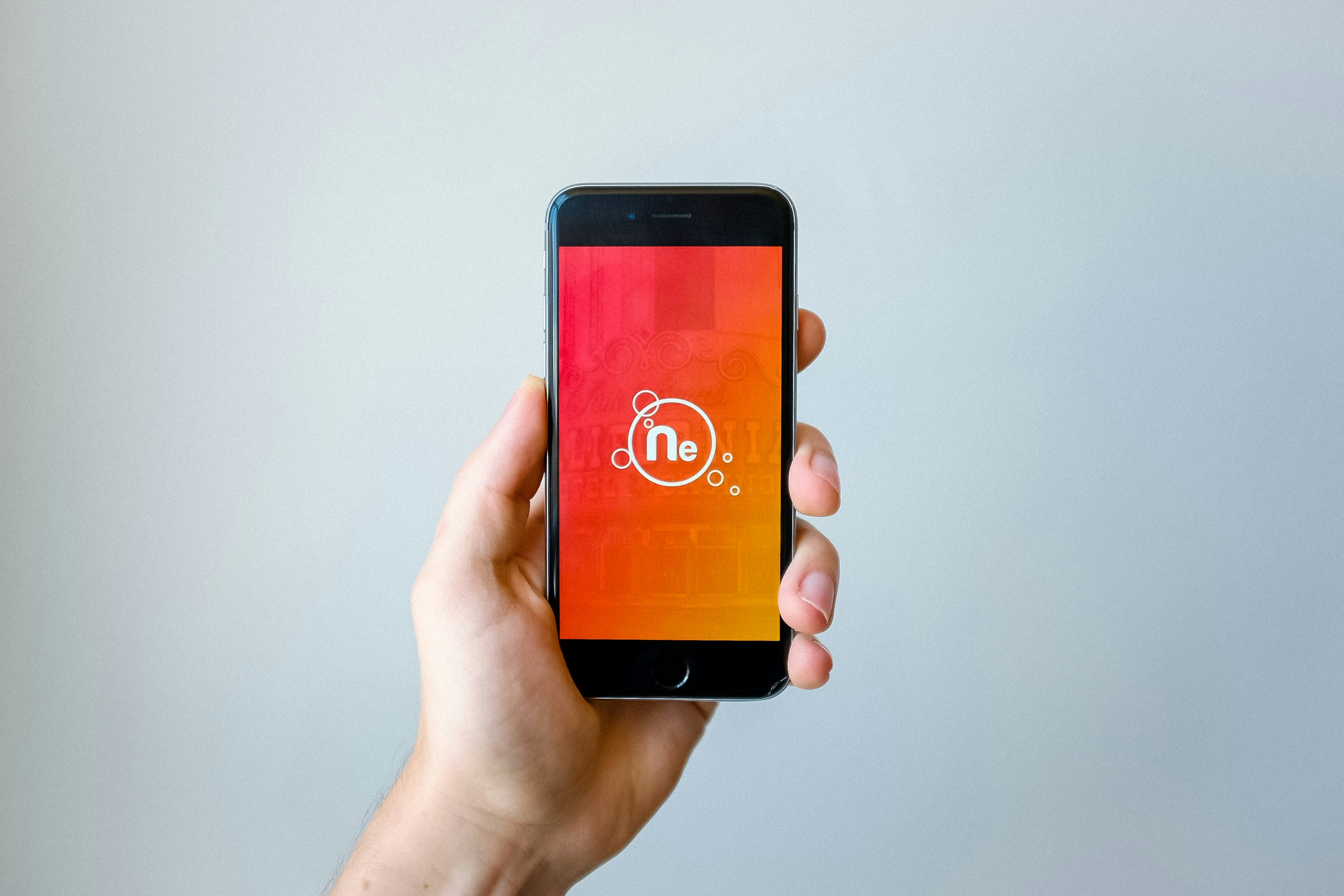 Splash screeny v mobilních aplikacích. Od teorie a historie až po implementace na iOS a Androidu